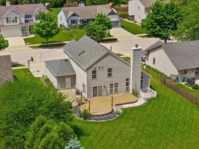 2313 Kestrel LANE, Waukesha, WI 53189