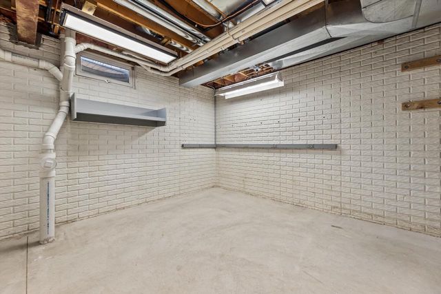 2313 Kestrel LANE, Waukesha, WI 53189