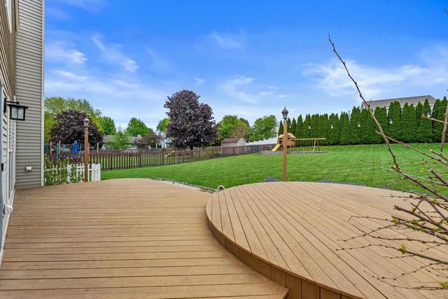2313 Kestrel LANE, Waukesha, WI 53189