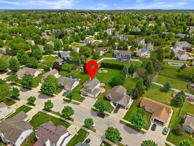 2313 Kestrel LANE, Waukesha, WI 53189