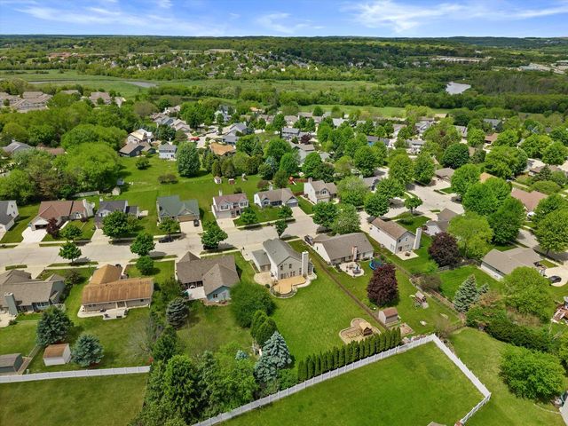 2313 Kestrel LANE, Waukesha, WI 53189