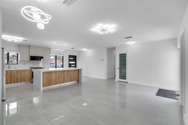 4450 NW 169th Ter, Miami Gardens, FL 33055
