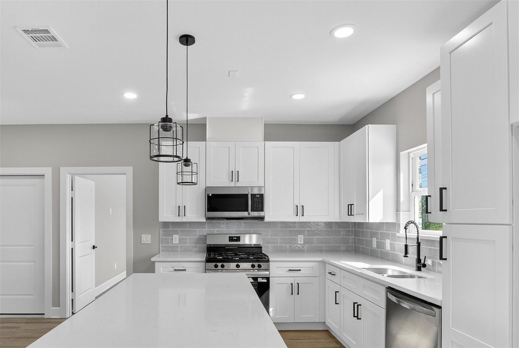 4602 Pinebrook Lane, Houston, TX 77053