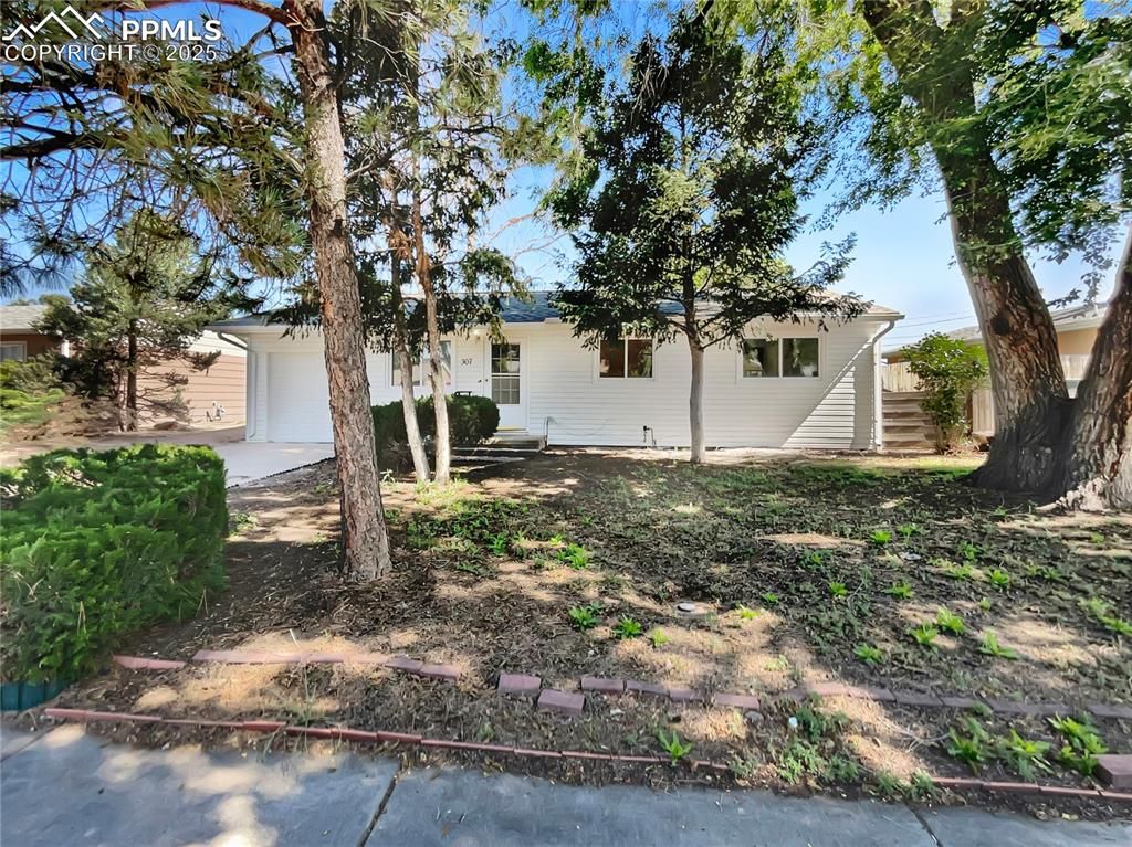 307 Mount View Lane, Fountain, CO 80817