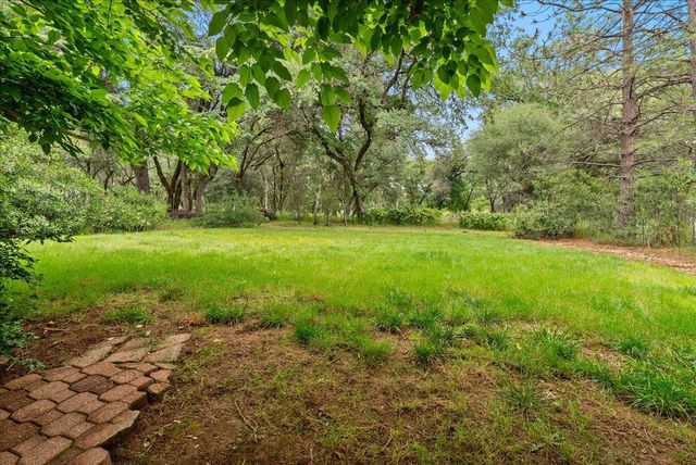 15070 Woodland Loop, Penn Valley, CA 95946