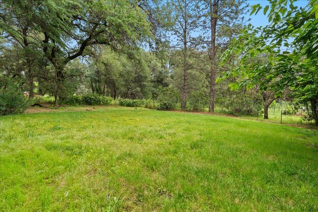 15070 Woodland Loop, Penn Valley, CA 95946