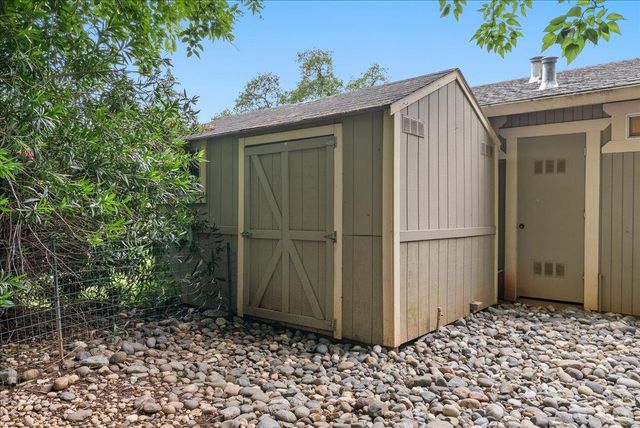 15070 Woodland Loop, Penn Valley, CA 95946