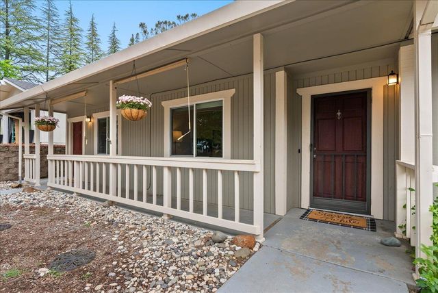15070 Woodland Loop, Penn Valley, CA 95946