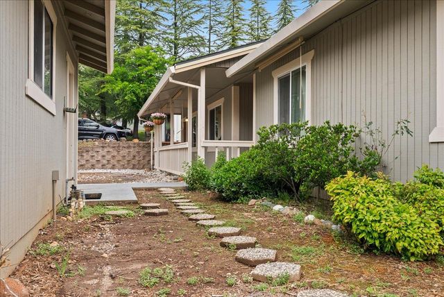 15070 Woodland Loop, Penn Valley, CA 95946