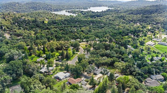 15070 Woodland Loop, Penn Valley, CA 95946