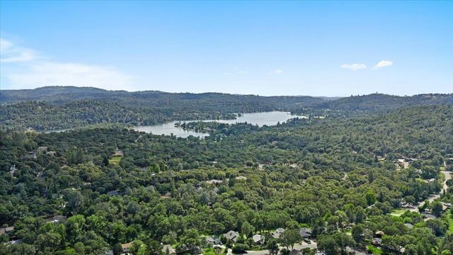 15070 Woodland Loop, Penn Valley, CA 95946