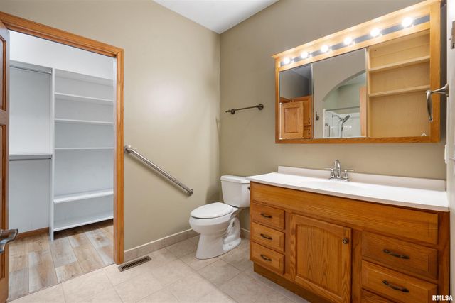 1101 2ND Street, Moline, IL 61265