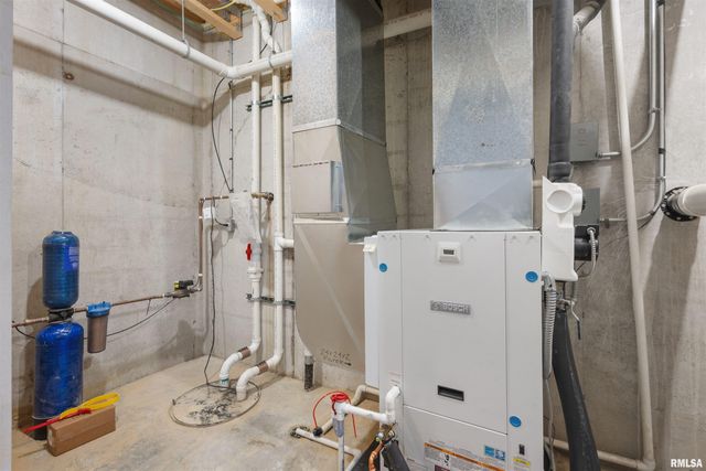 1101 2ND Street, Moline, IL 61265