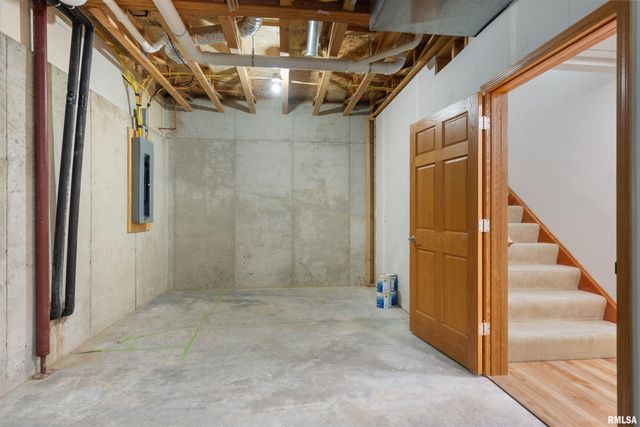 1101 2ND Street, Moline, IL 61265