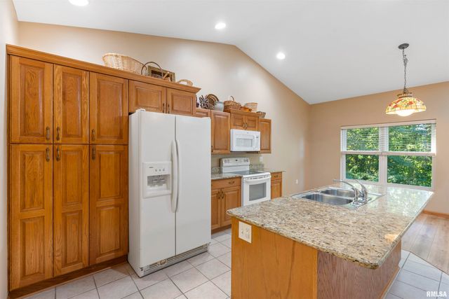 1101 2ND Street, Moline, IL 61265