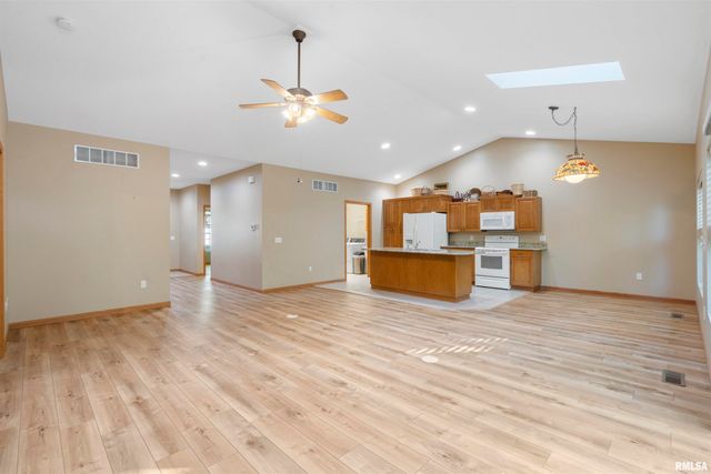 1101 2ND Street, Moline, IL 61265