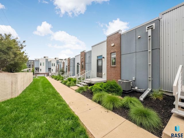 226 E Residence Pl Place 16, Sioux Falls, SD 57104