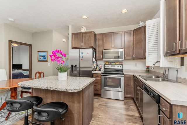 226 E Residence Pl Place 16, Sioux Falls, SD 57104