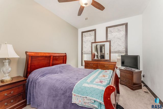 226 E Residence Pl Place 16, Sioux Falls, SD 57104