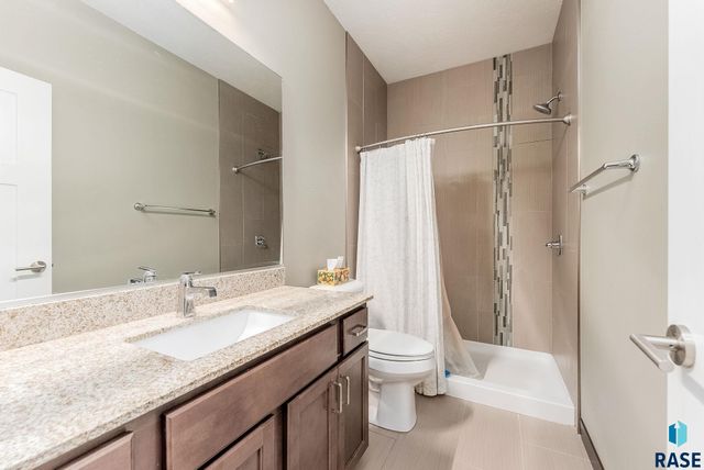 226 E Residence Pl Place 16, Sioux Falls, SD 57104