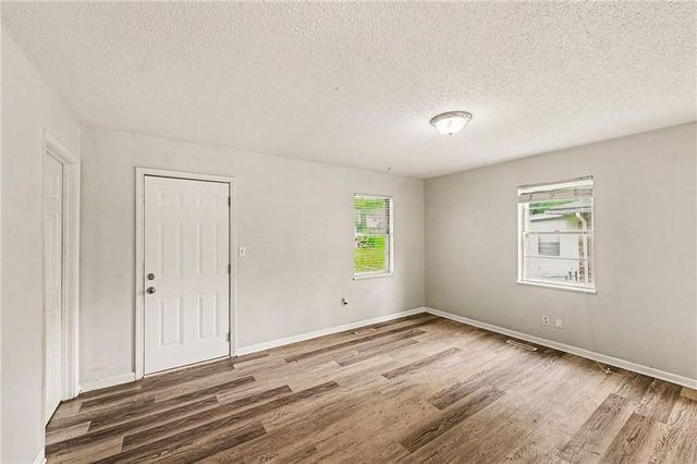7420 N Main Street, Kansas City, MO 64118