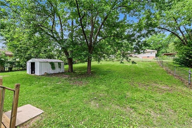 7420 N Main Street, Kansas City, MO 64118
