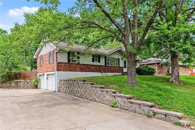 7420 N Main Street, Kansas City, MO 64118