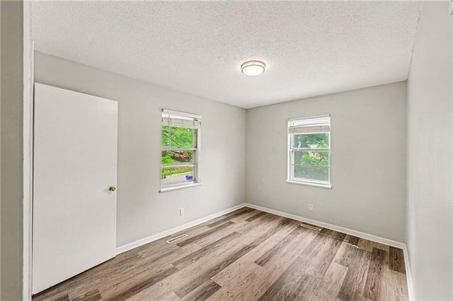 7420 N Main Street, Kansas City, MO 64118