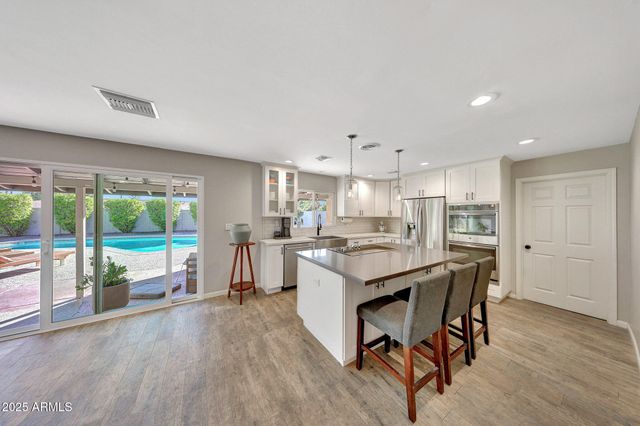 805 W NORTHVIEW Avenue, Phoenix, AZ 85021