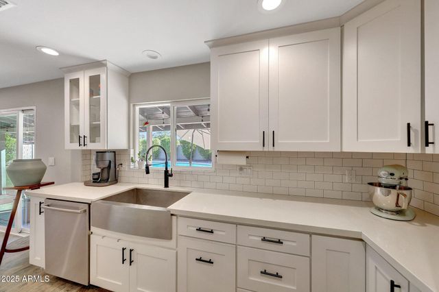 805 W NORTHVIEW Avenue, Phoenix, AZ 85021