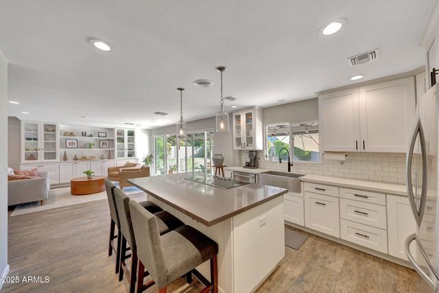 805 W NORTHVIEW Avenue, Phoenix, AZ 85021