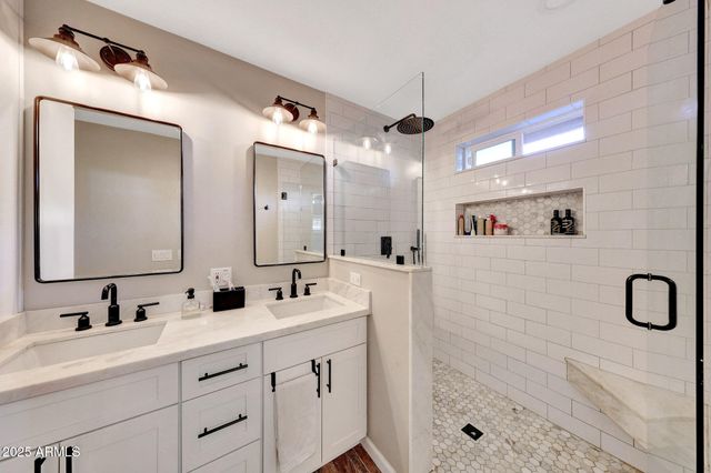 805 W NORTHVIEW Avenue, Phoenix, AZ 85021