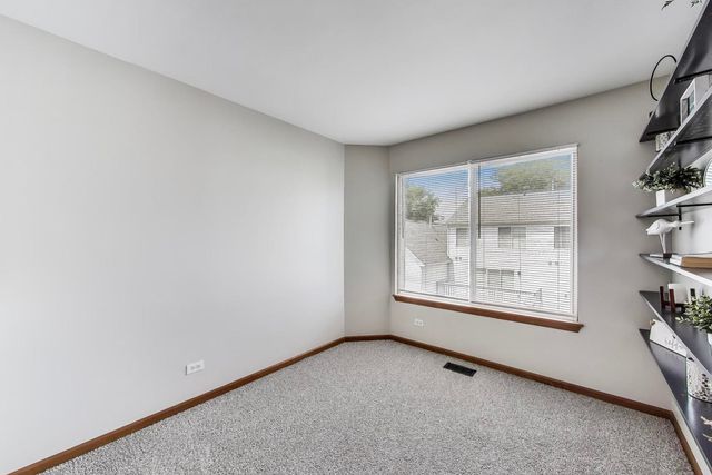 985 Manchester Circle 985, Grayslake, IL 60030