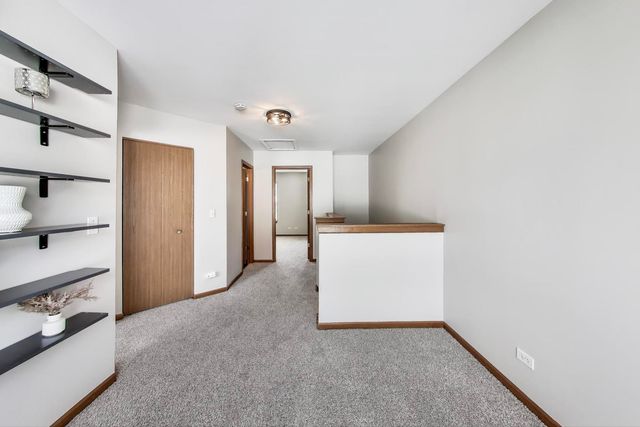 985 Manchester Circle 985, Grayslake, IL 60030