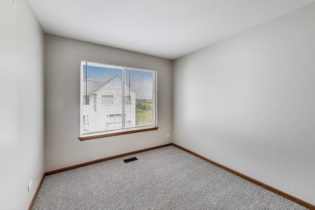 985 Manchester Circle 985, Grayslake, IL 60030
