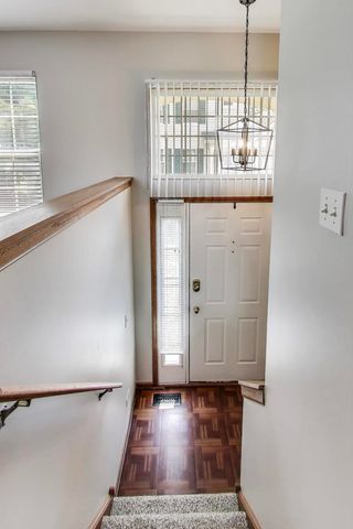985 Manchester Circle 985, Grayslake, IL 60030