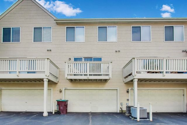 985 Manchester Circle 985, Grayslake, IL 60030