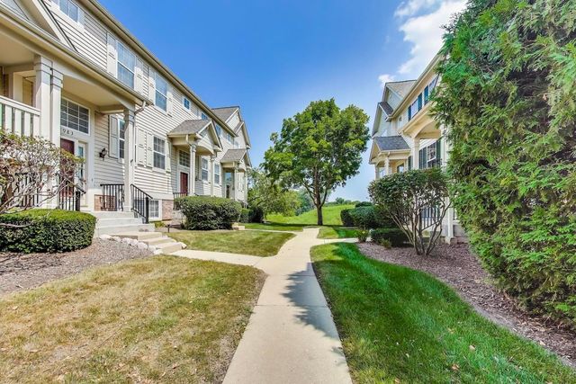 985 Manchester Circle 985, Grayslake, IL 60030