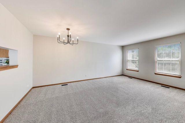 985 Manchester Circle 985, Grayslake, IL 60030