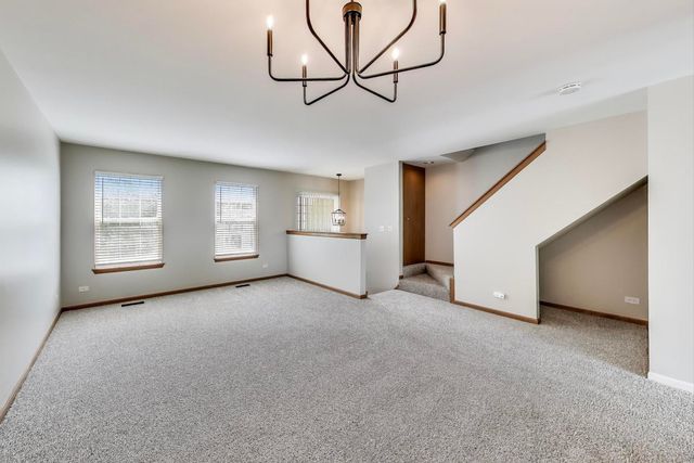 985 Manchester Circle 985, Grayslake, IL 60030