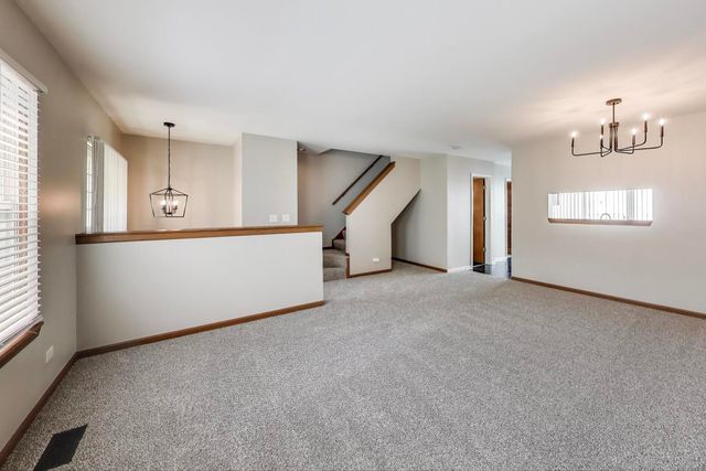 985 Manchester Circle 985, Grayslake, IL 60030