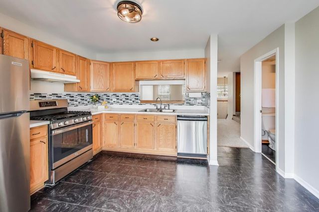 985 Manchester Circle 985, Grayslake, IL 60030