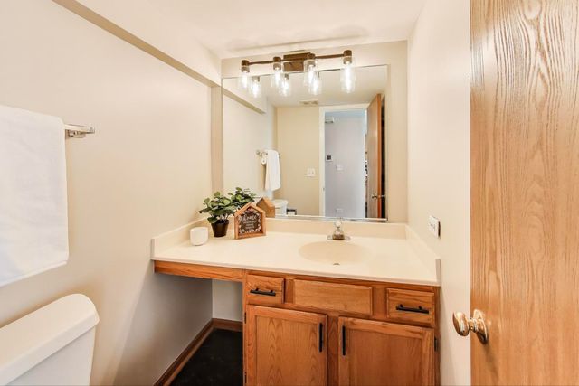 985 Manchester Circle 985, Grayslake, IL 60030