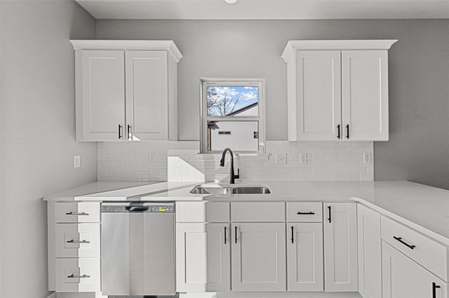 270 Pine Grove Lane, Iowa City, IA 52246