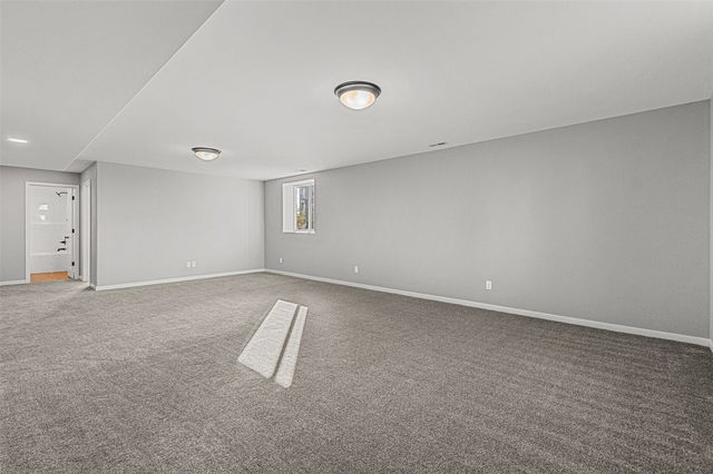 270 Pine Grove Lane, Iowa City, IA 52246