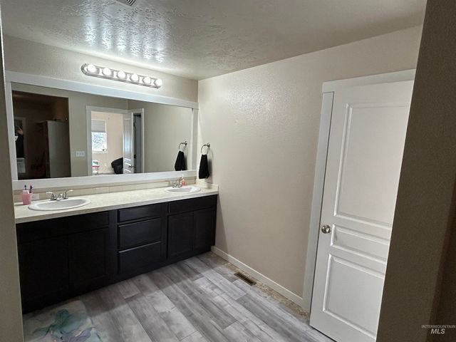 1647 Gold Street, Middleton, ID 83644