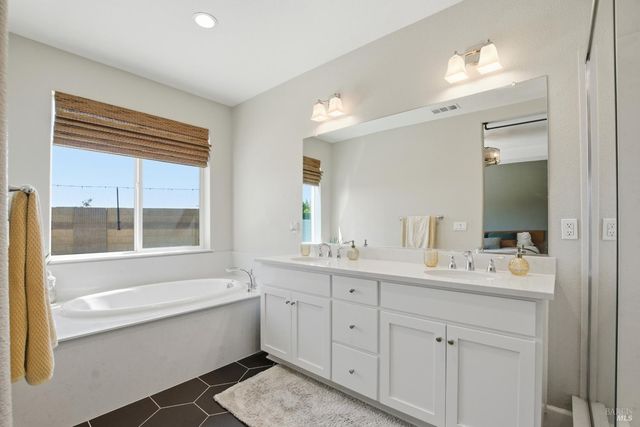 556 Yarrow Ct, Fairfield, CA 94534