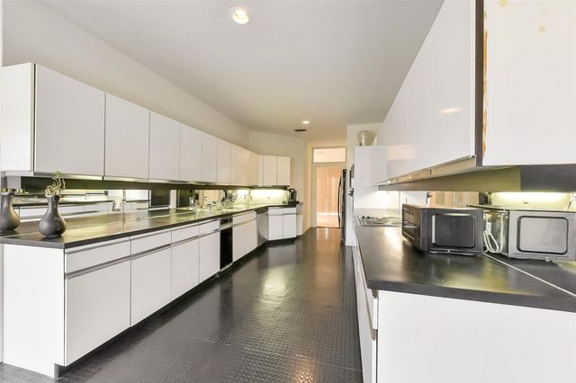 18201 Sandy Cove, Houston, TX 77058