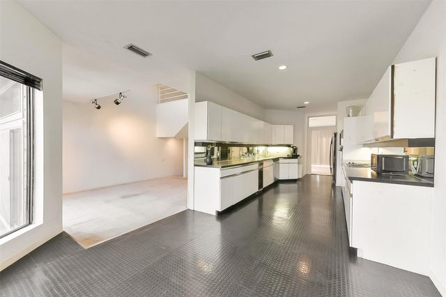 18201 Sandy Cove, Houston, TX 77058