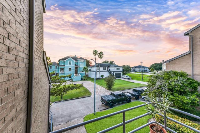 18201 Sandy Cove, Houston, TX 77058